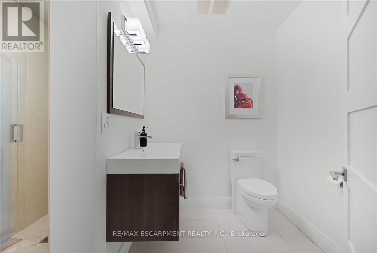 Detached at 1309 BEAUFORT DRIVE, Burlington
