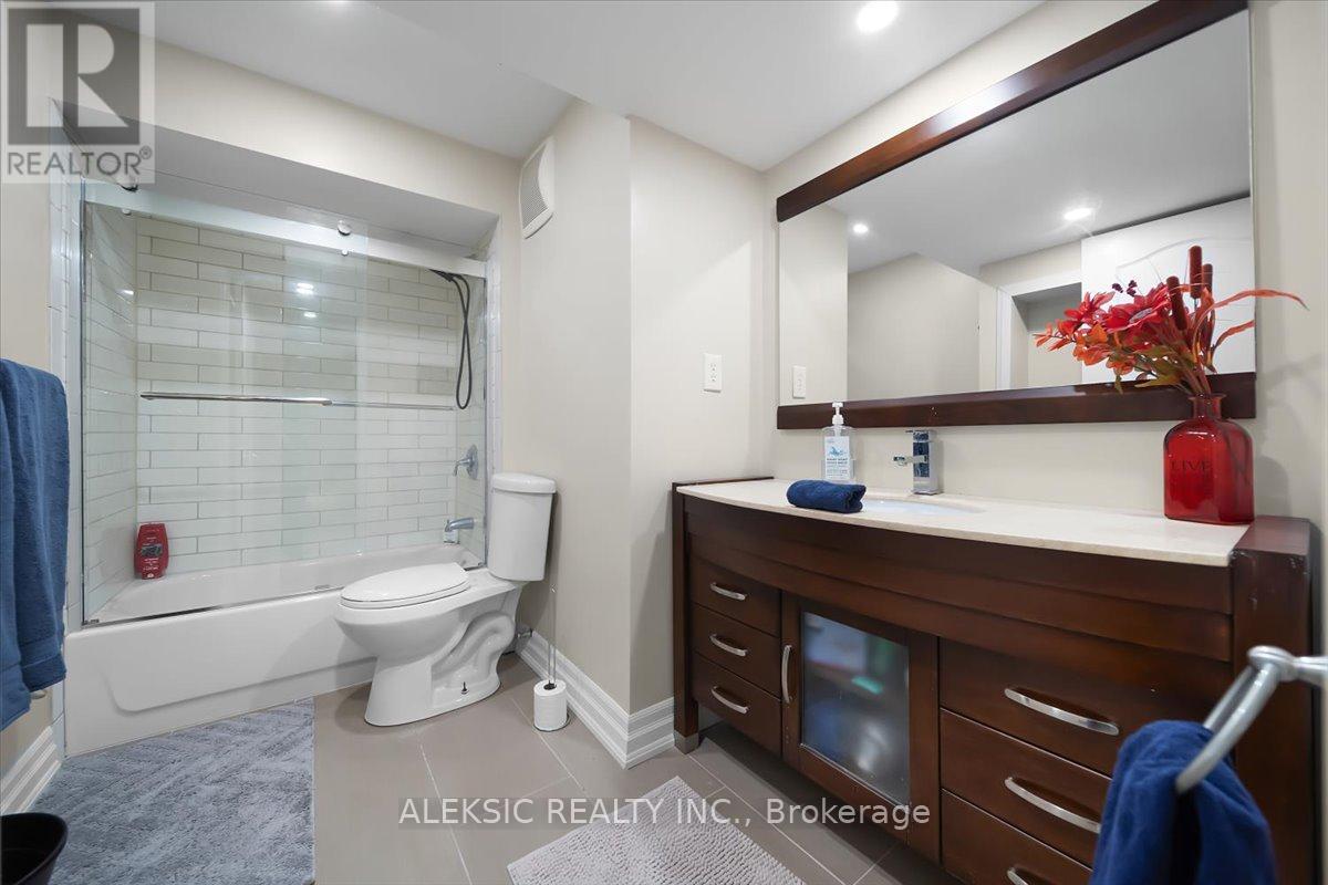 Detached at 33 HILLPATH CRESCENT, Brampton