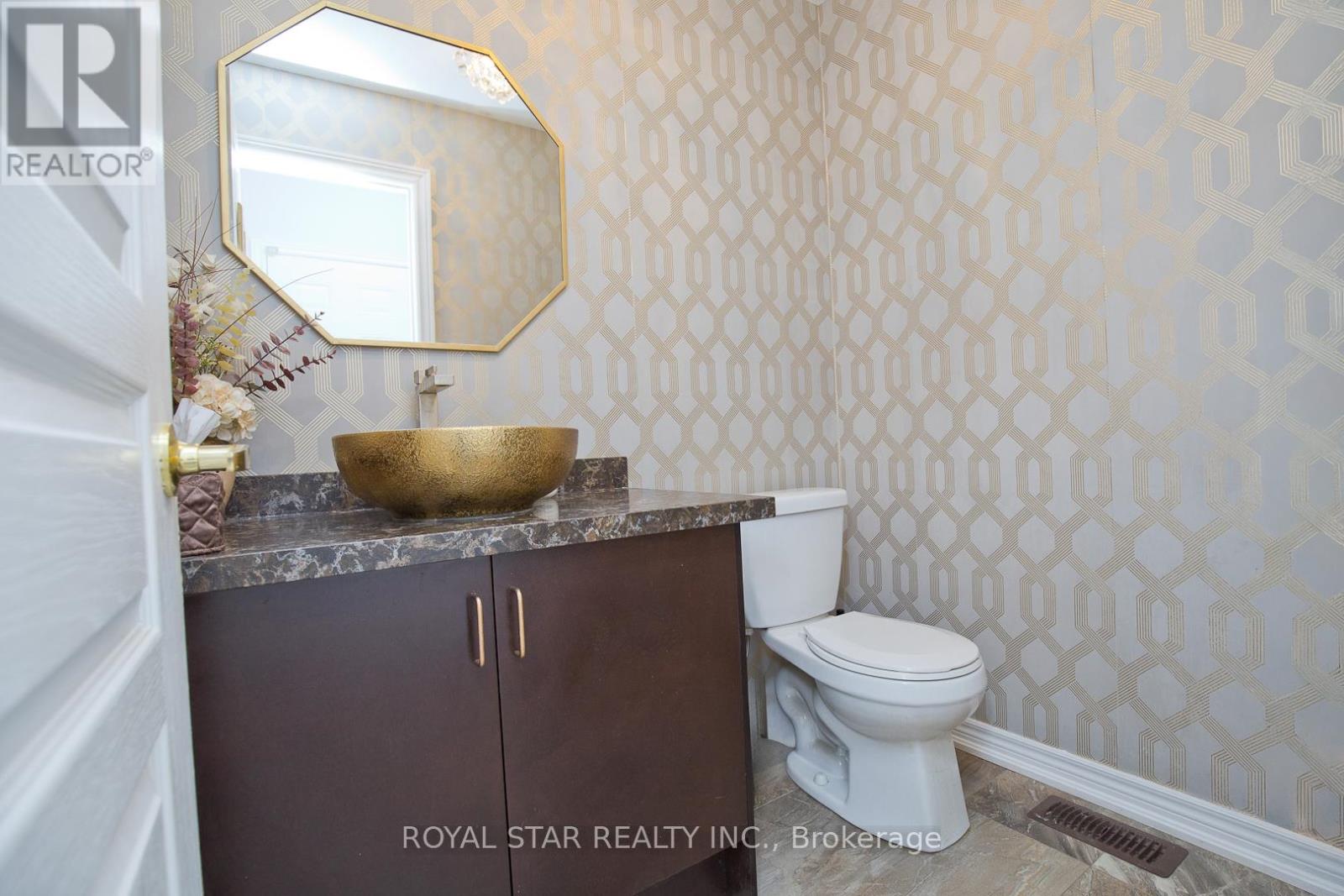 Detached at 4 BERKWOOD HOLLOW, Brampton