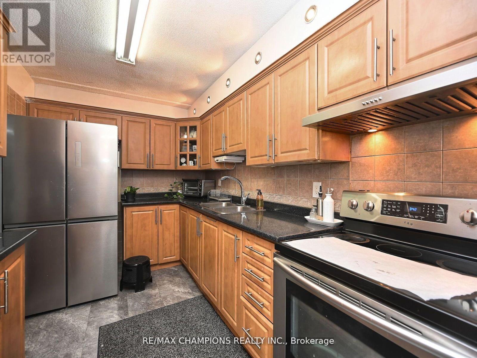 Apartment at 112 - 1050 STAINTON DRIVE E, Mississauga