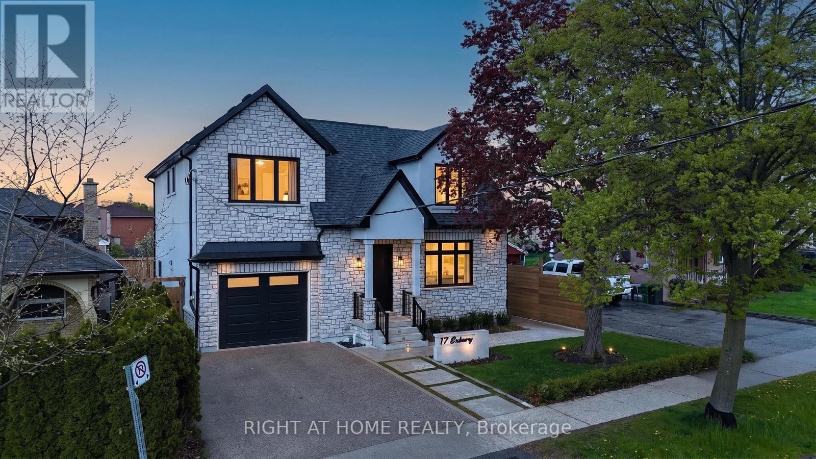 Detached at 17 EXBURY ROAD, Toronto (Downsview-Roding-CFB)