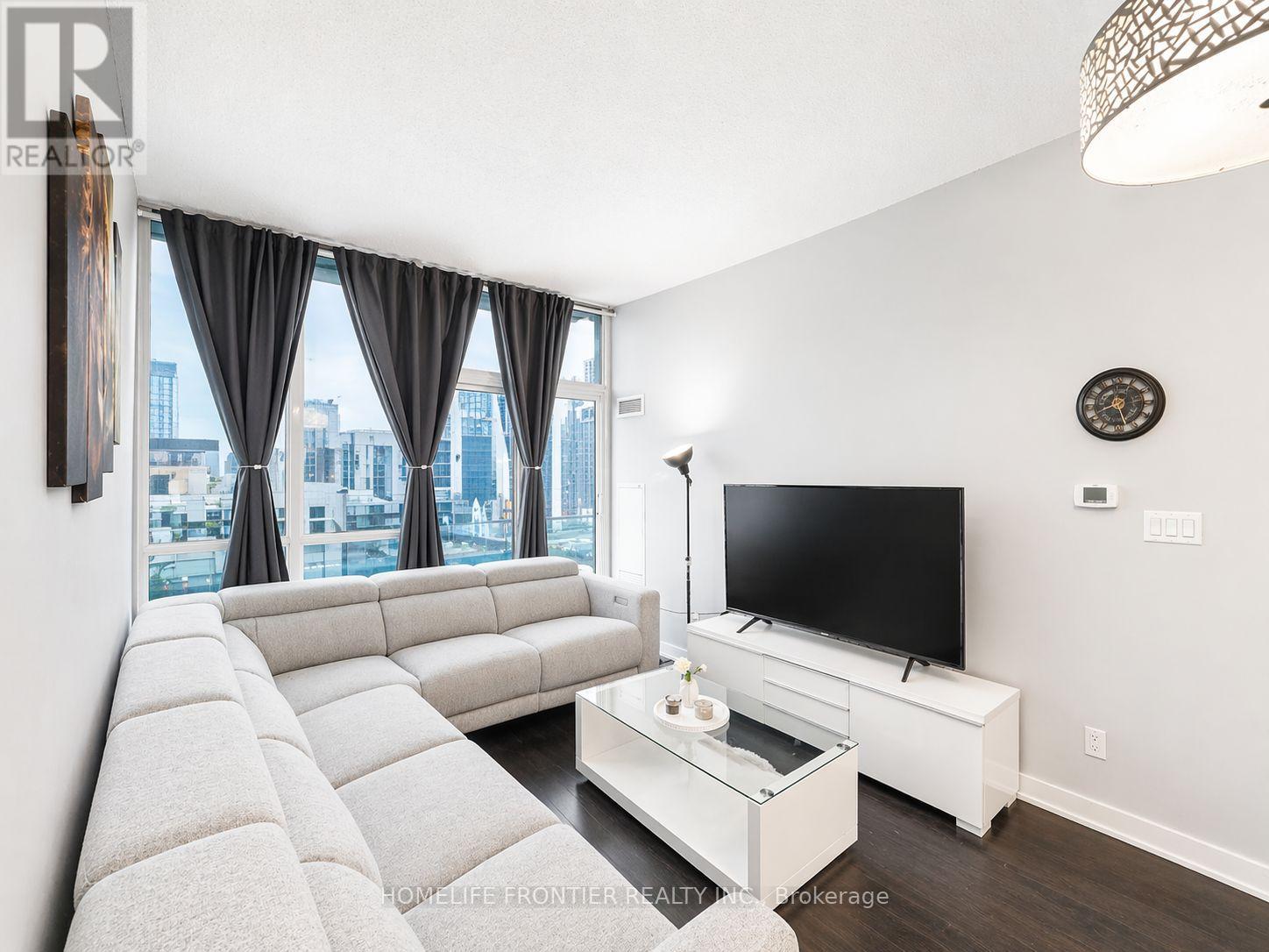 Apartment at 504 - 4070 CONFEDERATION PARKWAY, Mississauga