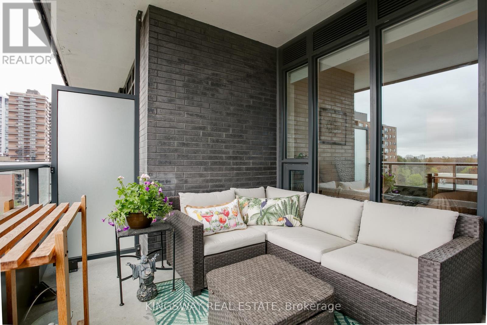Apartment at 910 - 21 PARK STREET, Mississauga