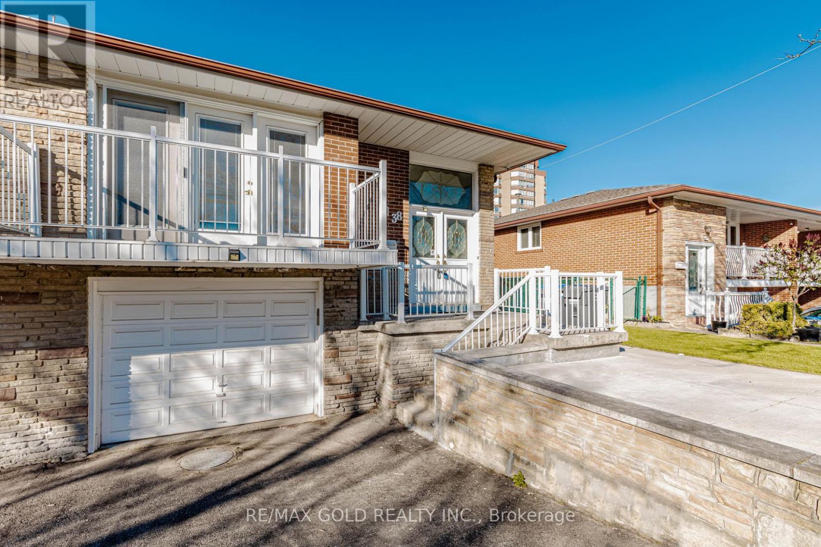 Semi-Detached/Link at 38 ACHILL CRESCENT, Mississauga