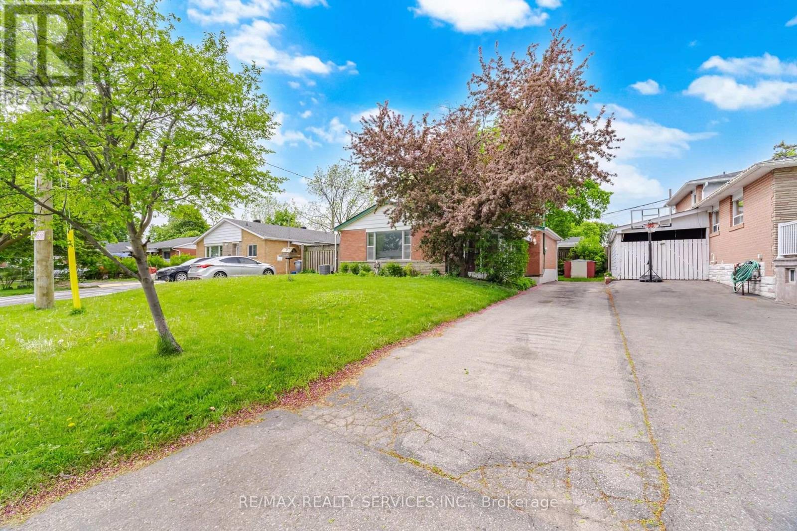 Detached at 27 HADRINA STREET, Brampton