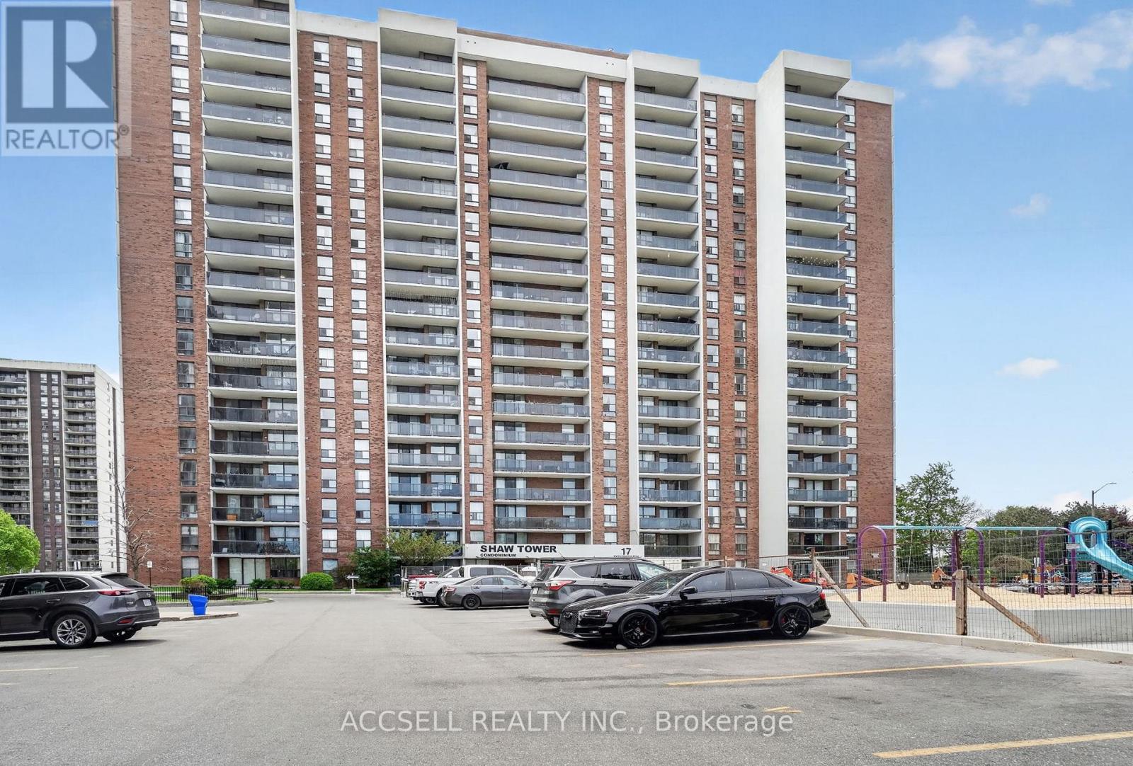 Apartment at 1607 - 17 KNIGHTSBRIDGE ROAD, Brampton (Queen Street Corridor)