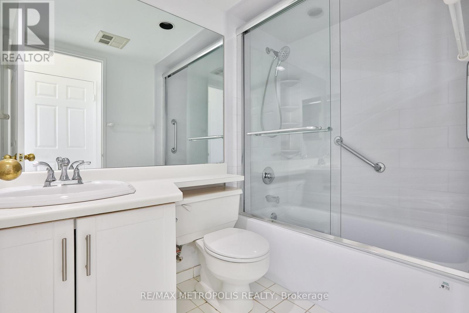 Apartment at 711 - 4470 TUCANA COURT, Mississauga