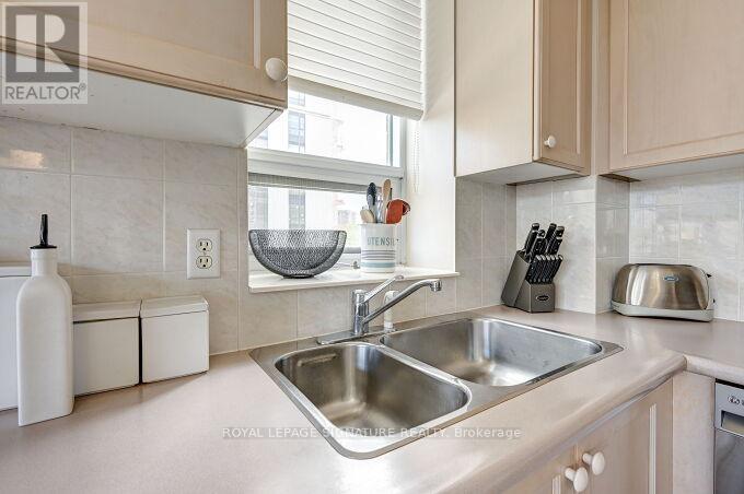 Apartment at 403 - 200 BURNHAMTHORPE ROAD, Mississauga
