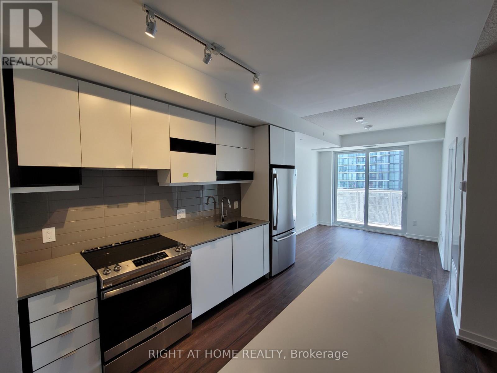 Apartment at 1911 - 4065 CONFEDERATION PARKWAY, Mississauga (City Centre)