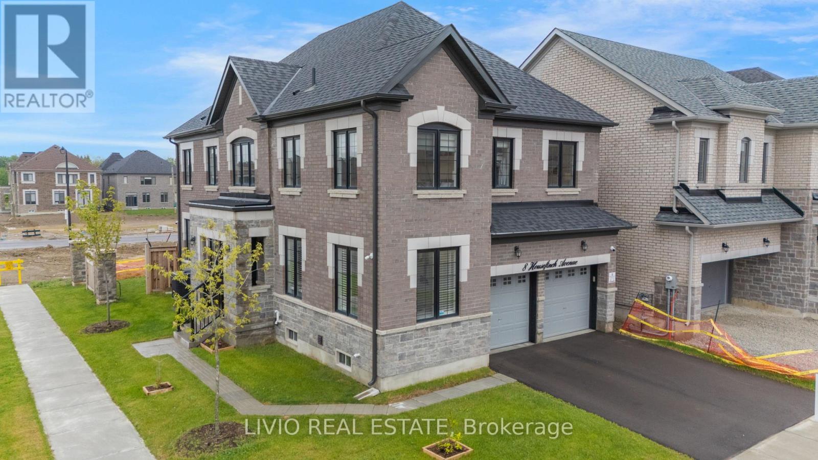 Detached at 8 HOUSEFINCH AVENUE, Brampton