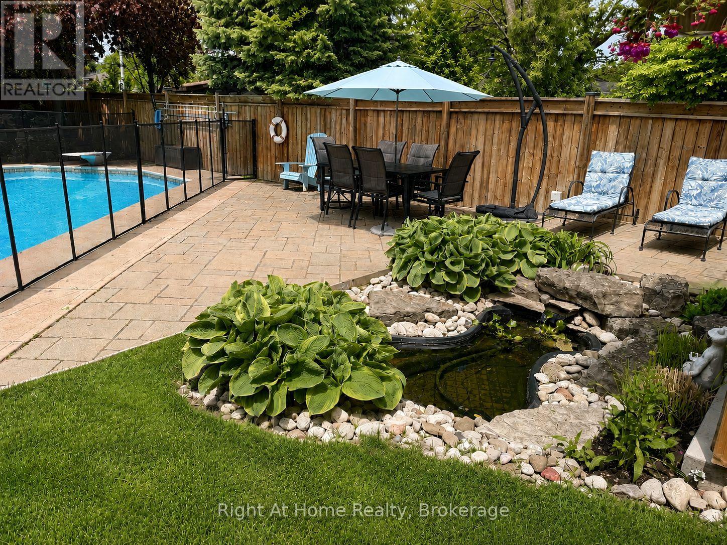 Detached at 437 SHOREACRES ROAD, Burlington