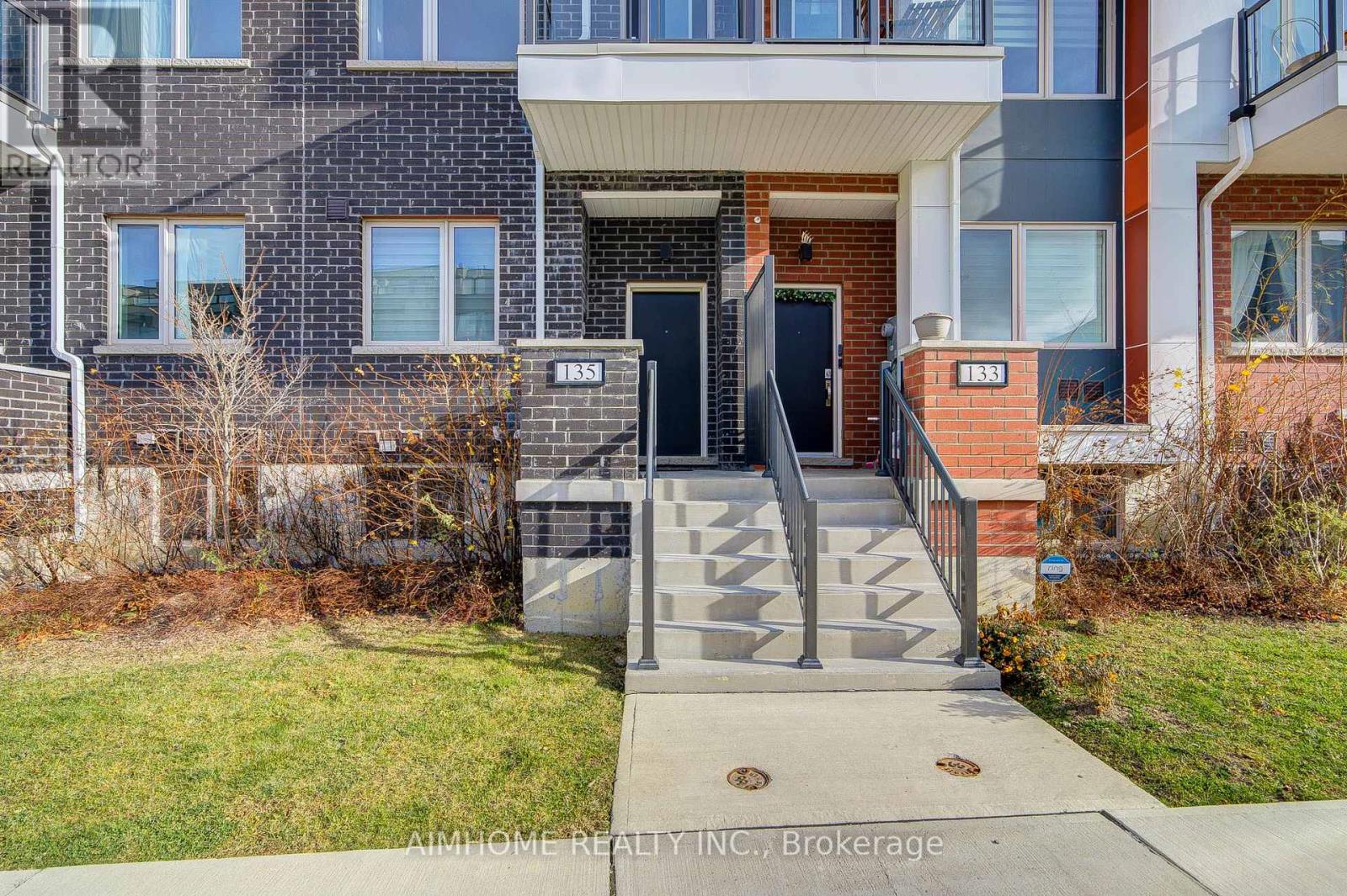 Townhouse at 135 FREDERICK TISDALE DRIVE, Toronto (Downsview-Roding-CFB)