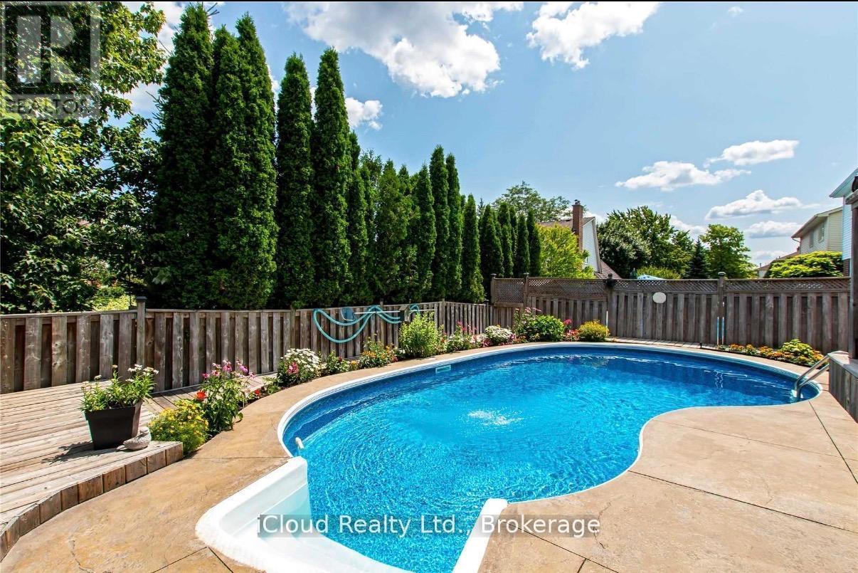 Detached at 2067 HUNTERS WOOD DRIVE, Burlington