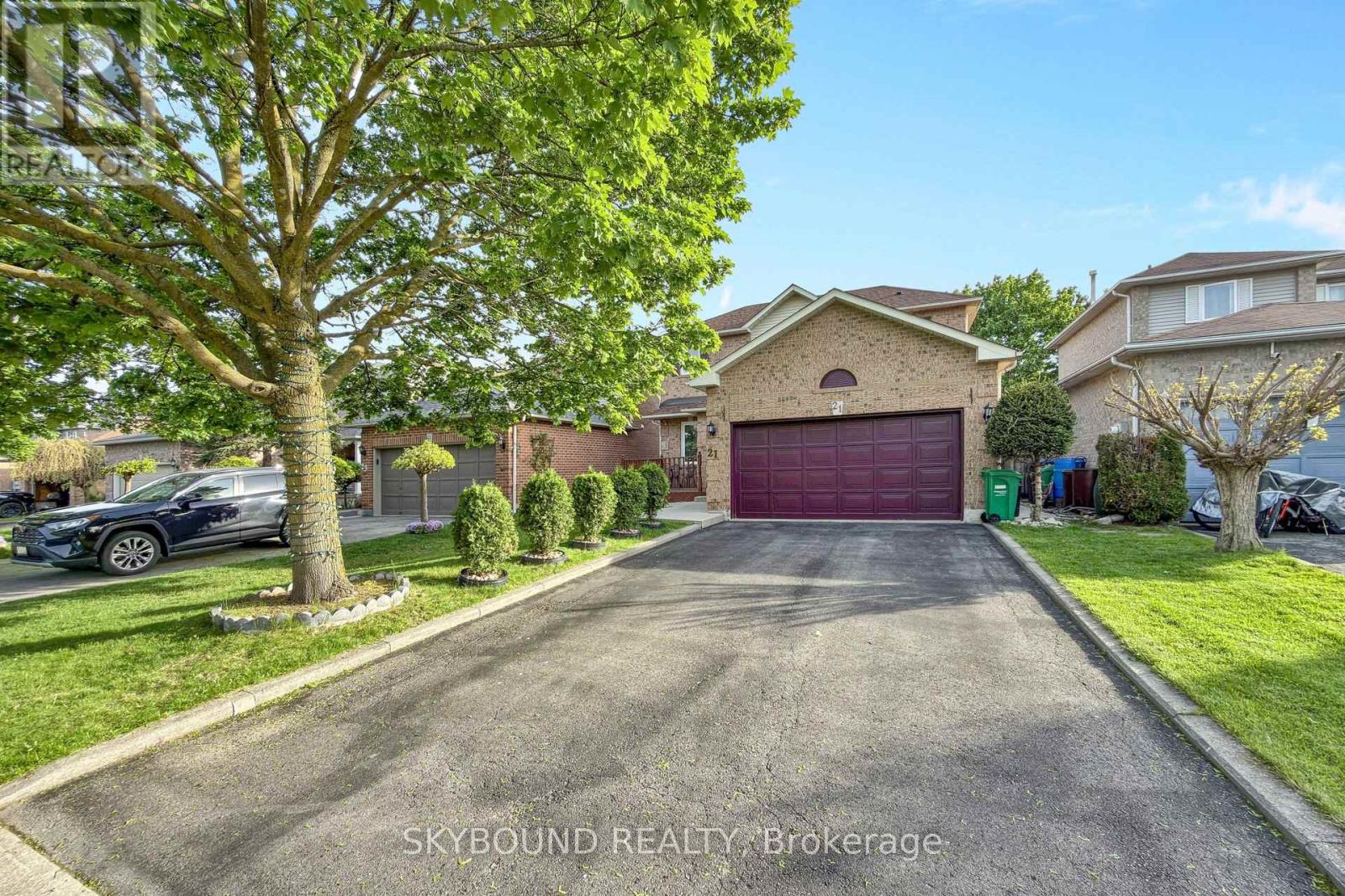 Detached at 21 VIVIANS CRESCENT, Brampton (Fletcher's West)