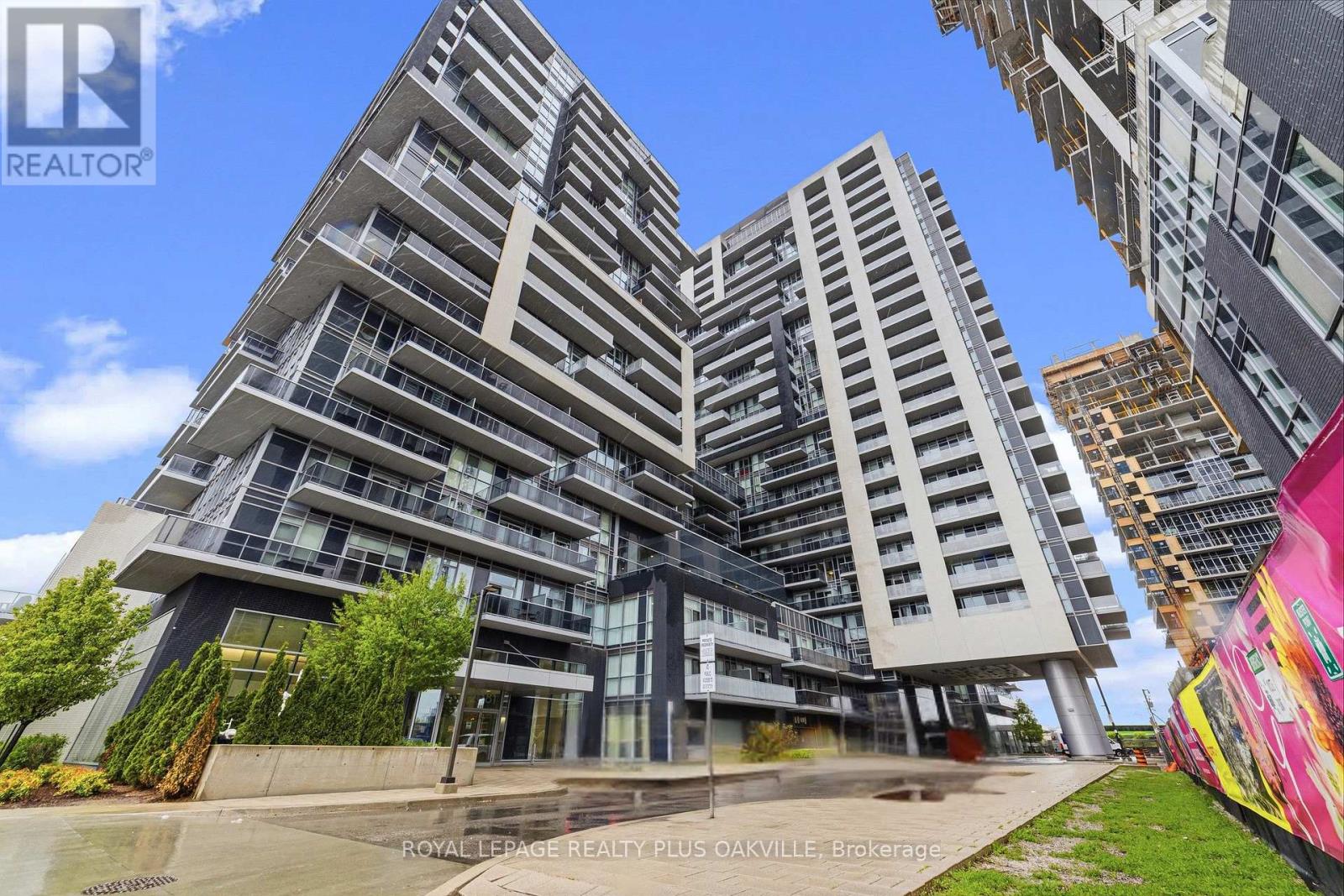 Apartment at 2207 - 2087 FAIRVIEW STREET, Burlington (Freeman)