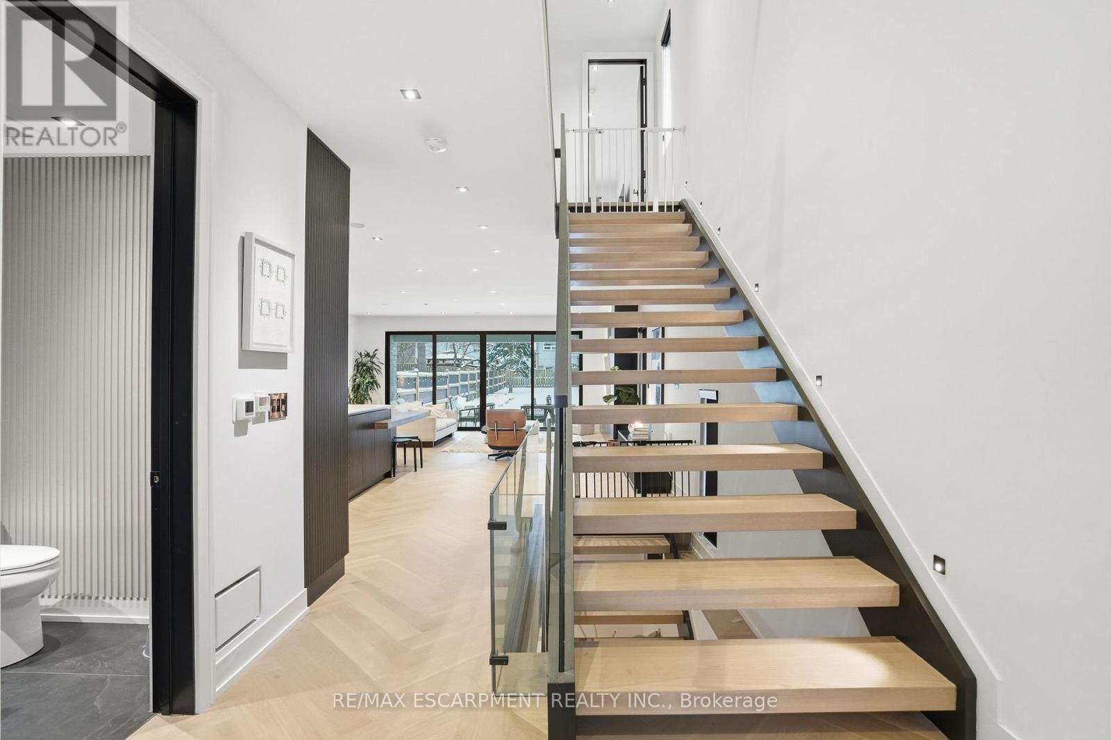 Semi-Detached/Link at 20B BROADVIEW AVENUE, Mississauga