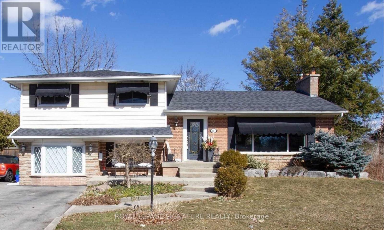 Detached at 251 THIRD LINE, Oakville