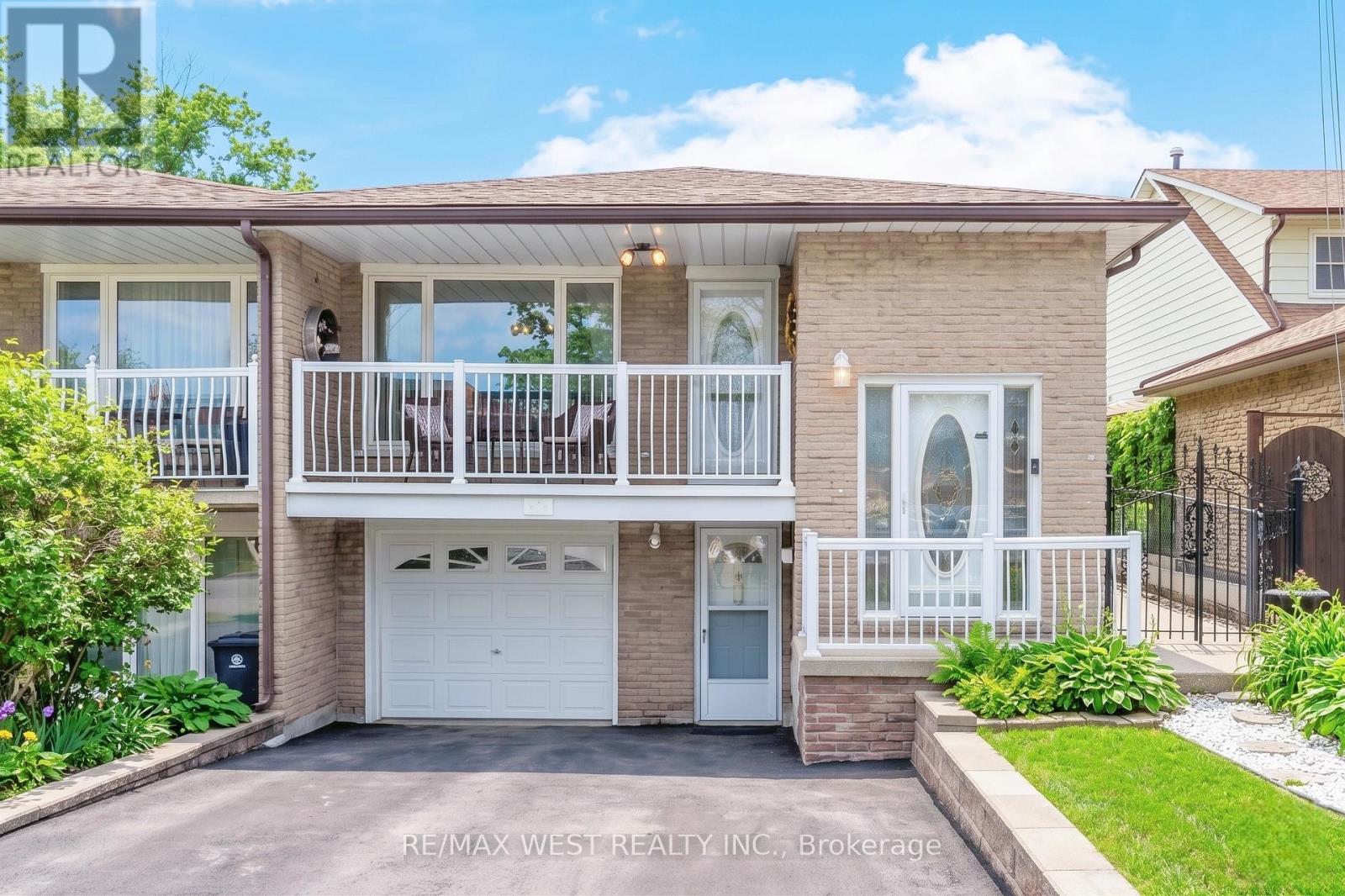 Semi-Detached/Link at 941 STAINTON DRIVE, Mississauga (Erindale)