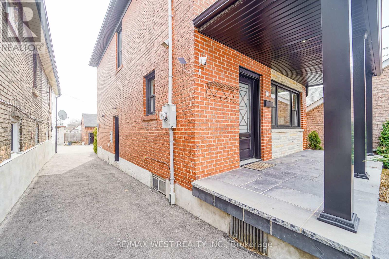 Detached at 11 HELEN AVENUE, Toronto