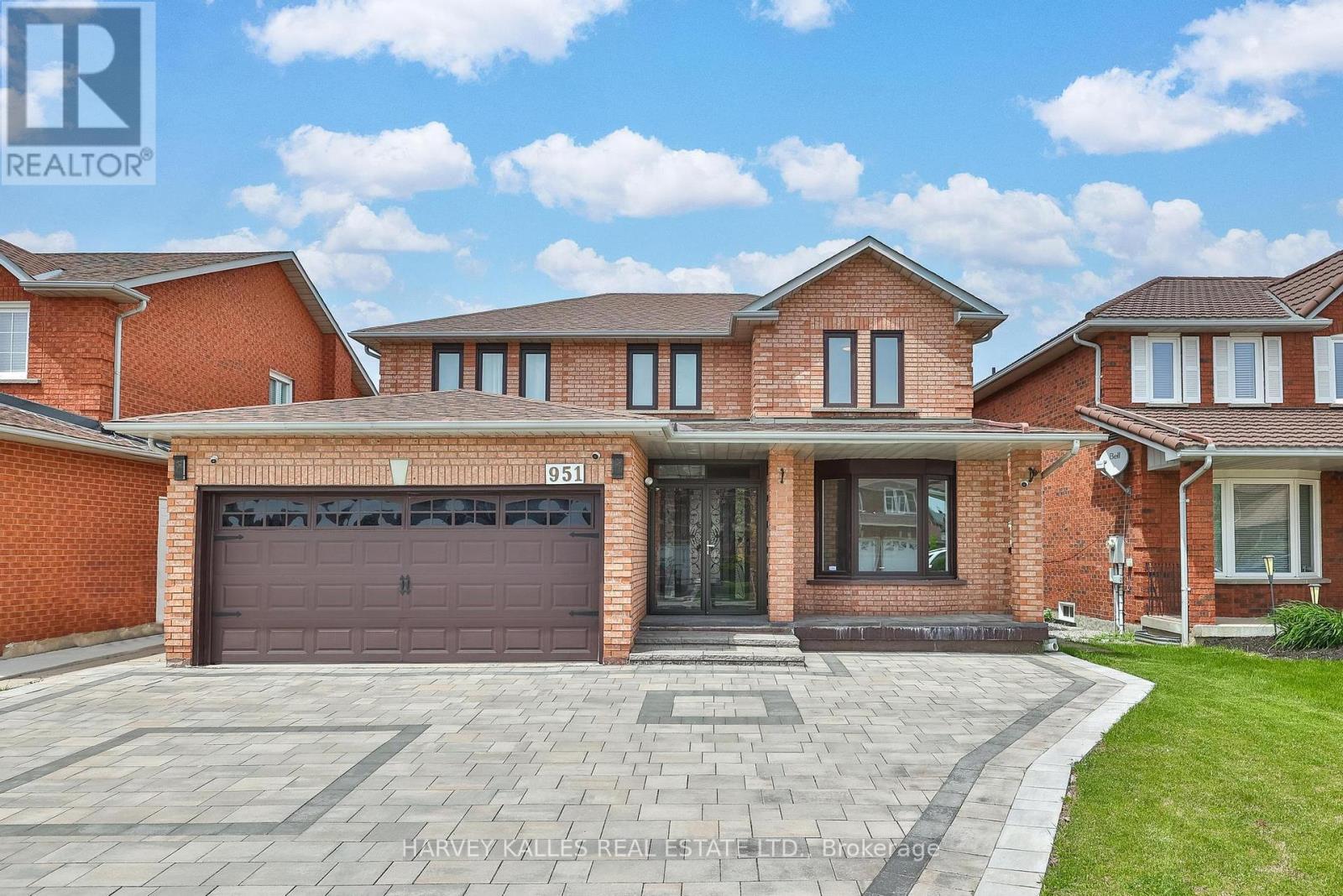 Detached at 951 WHITE CLOVER WAY, Mississauga