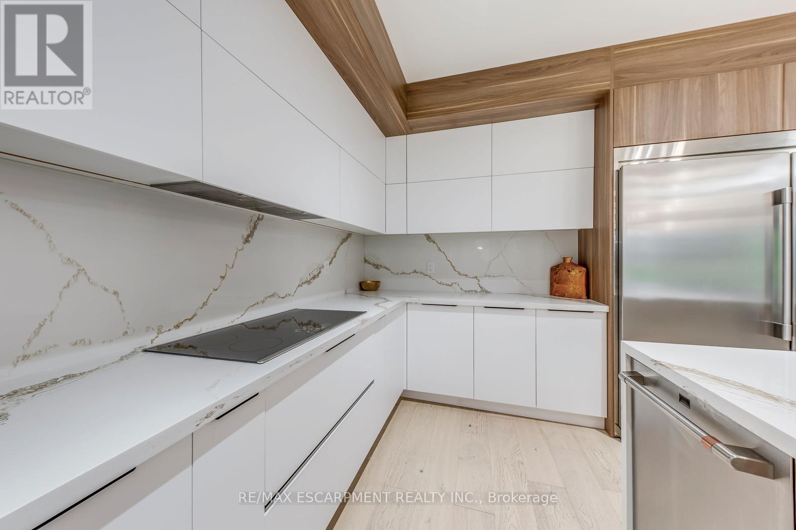 Detached at 3937 LEONARDO STREET, Burlington