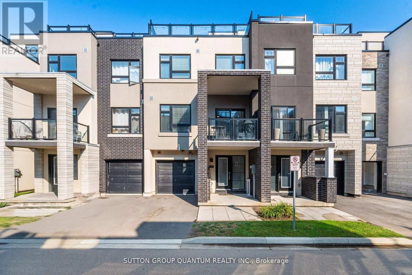 Townhouse at 19 - 1121 COOKE BOULEVARD, Burlington