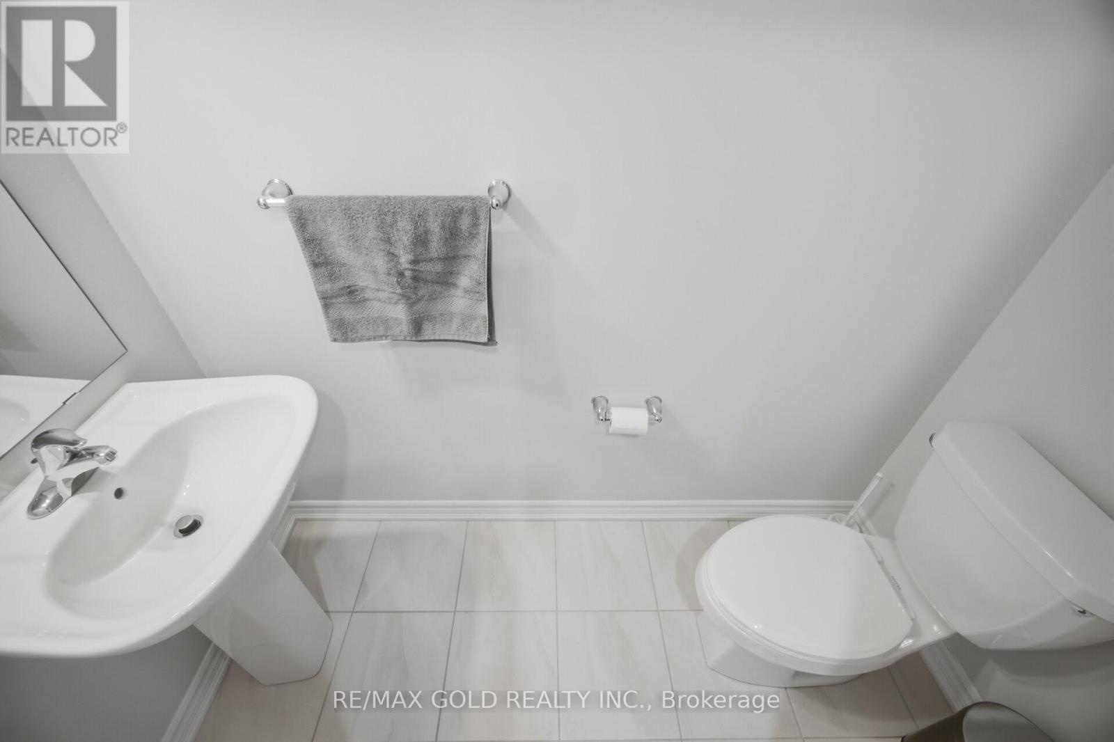 Townhouse at 13 LAVINIA ROAD, Brampton