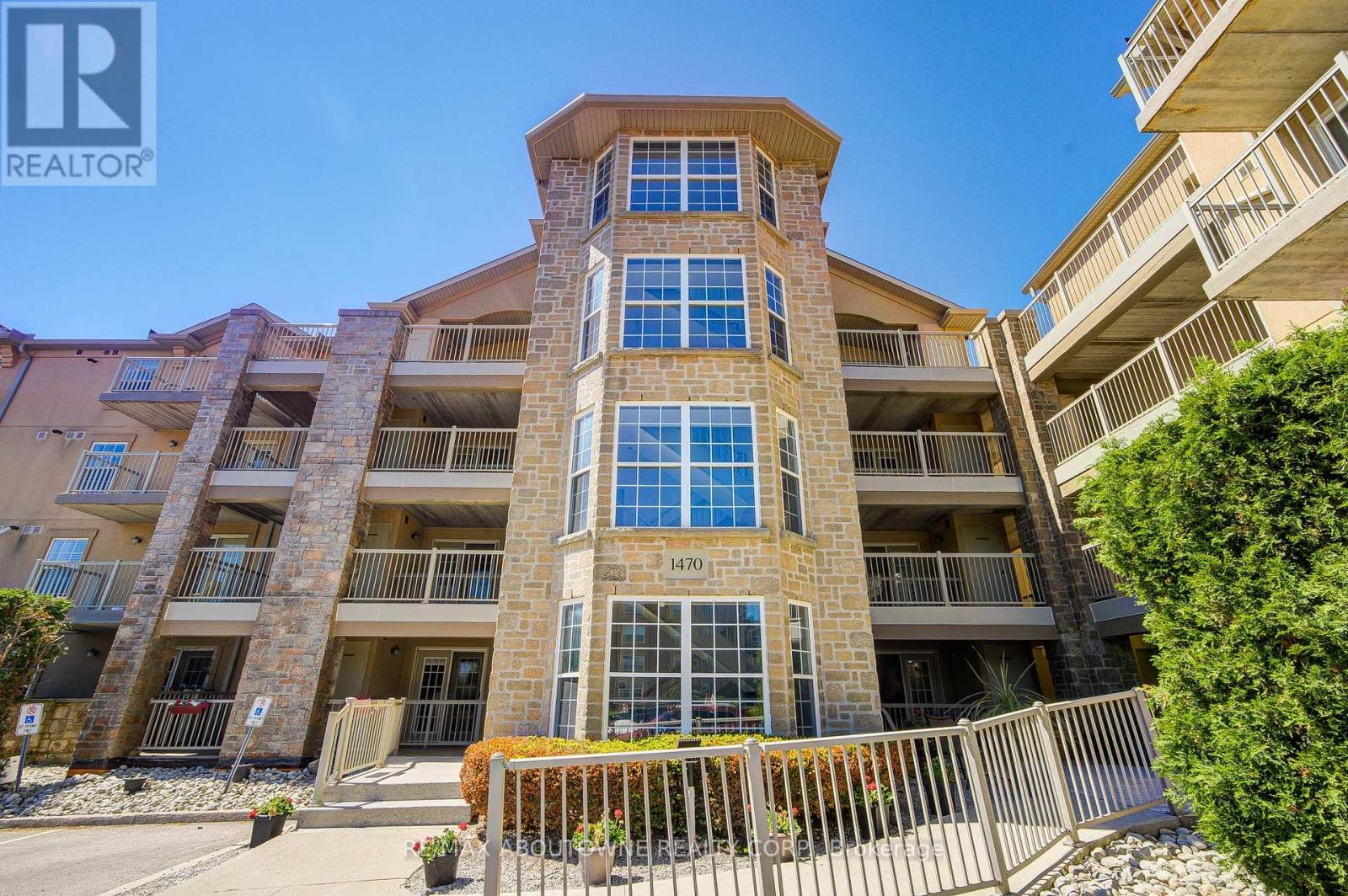 Apartment at 104 - 1470 BISHOPS GATE, Oakville