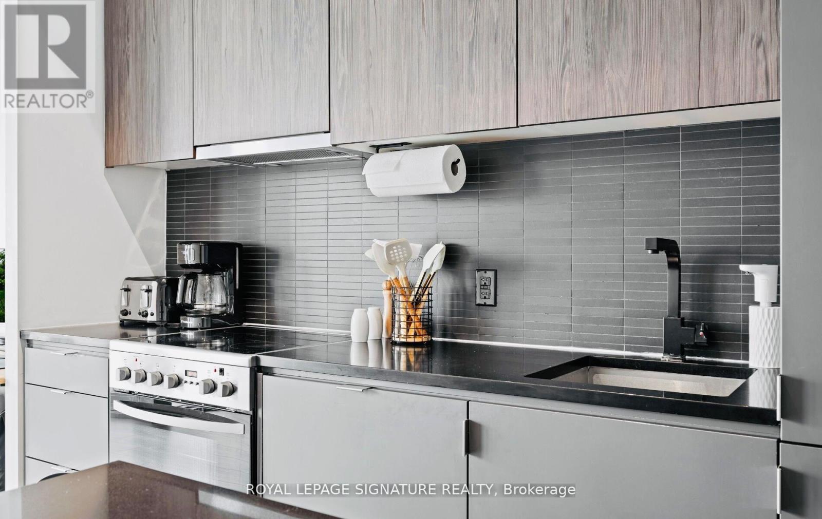 Apartment at 411 - 7 SMITH CRESCENT, Toronto