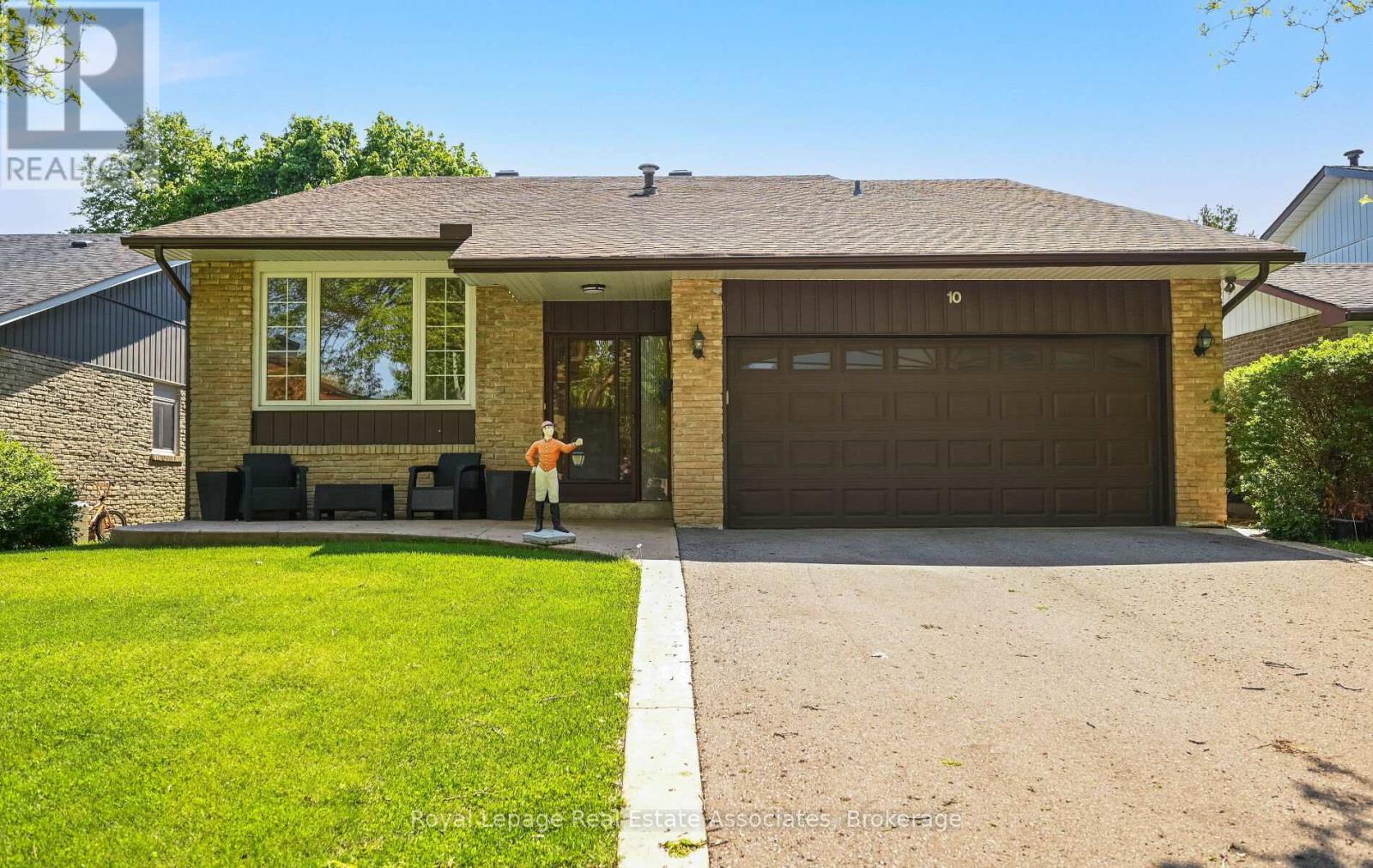 Detached at 10 CHARING DRIVE, Mississauga (Streetsville)
