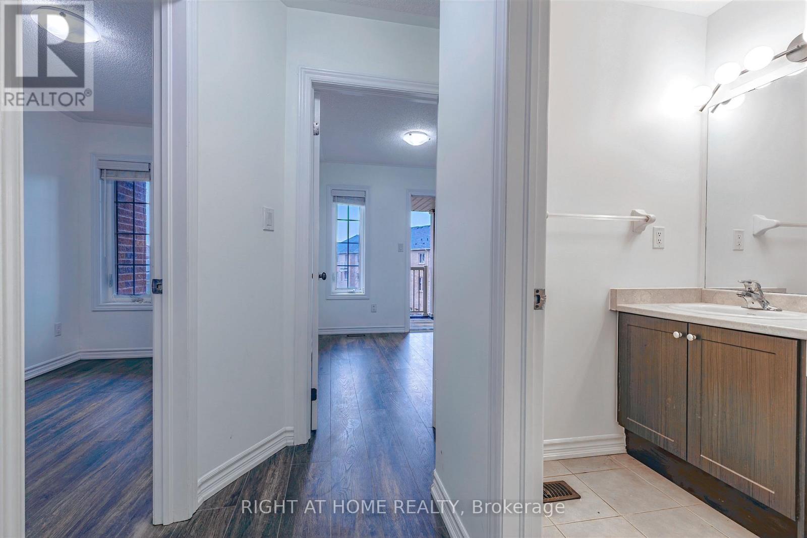 Townhouse at UPPER - 11 TELEGRAPH STREET, Brampton