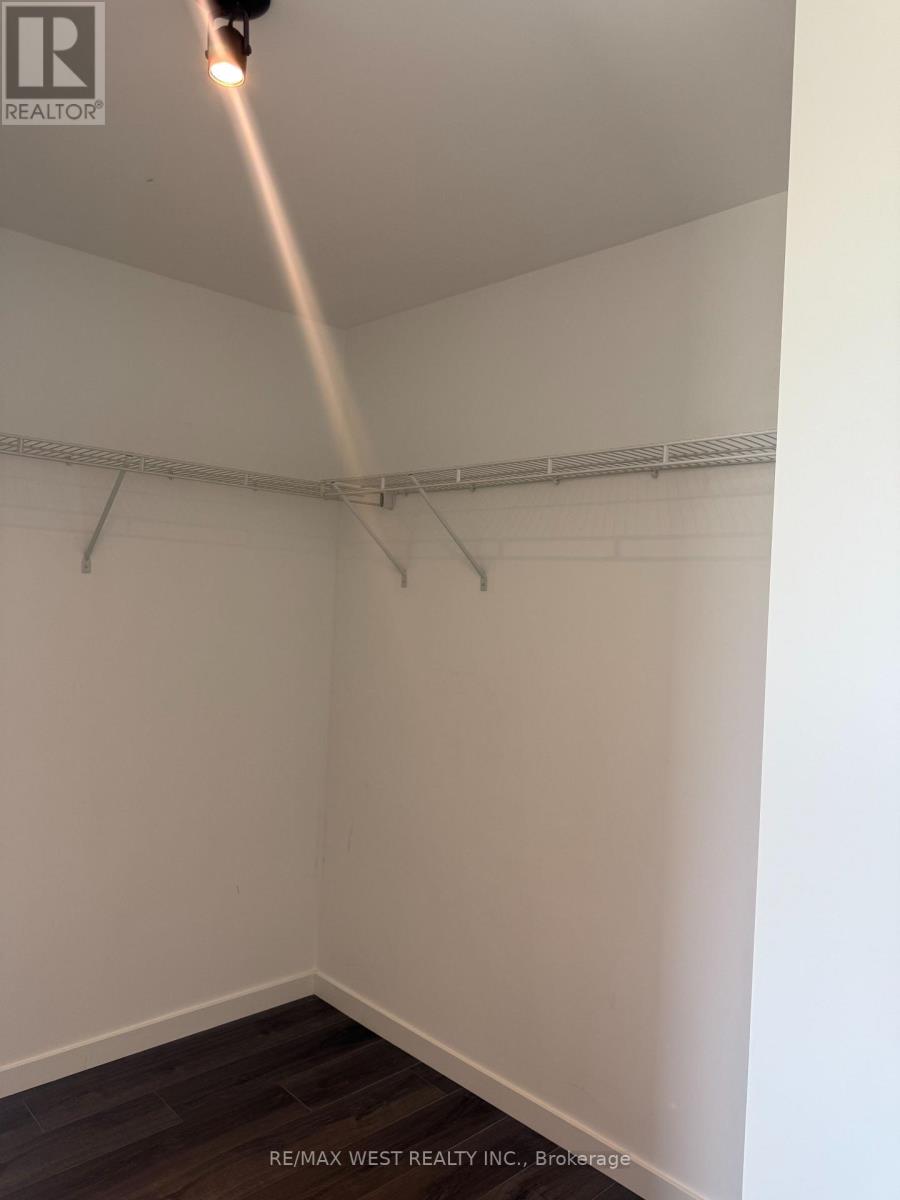 Apartment at 407 - 7 SMITH CRESCENT, Toronto