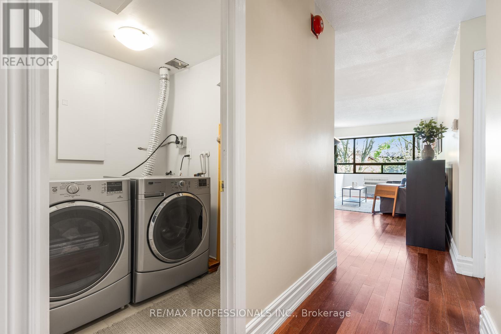 Apartment at 313 - 1275 CORNERBROOK PLACE, Mississauga