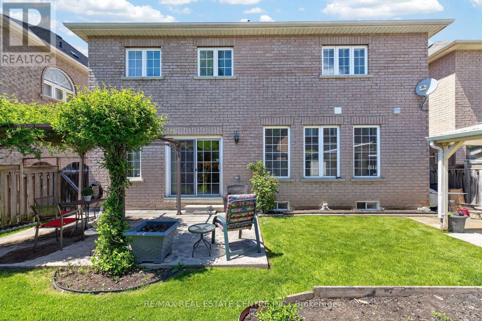 Detached at 1022 LAIDLAW DRIVE, Milton