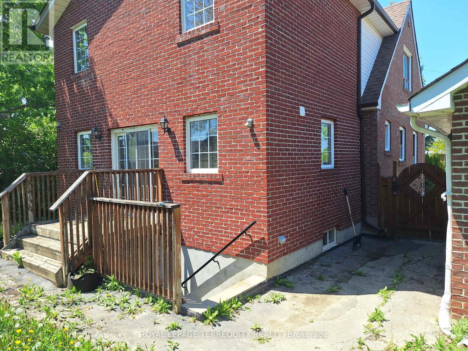 Detached at 17 COMPTON CRESCENT, Toronto