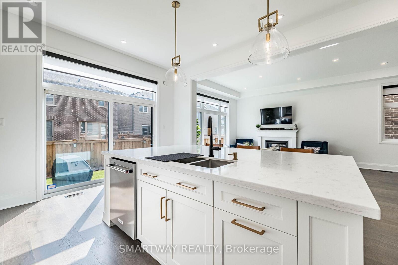 Detached at 1415 BUCKTHORN GARDEN, Milton