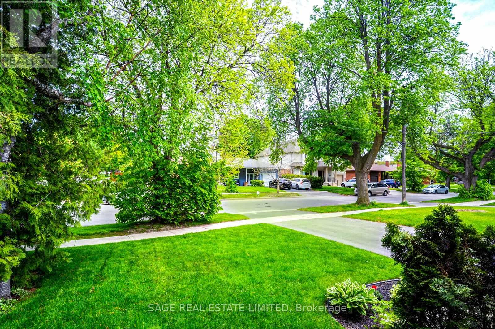 Detached at 81 DECARIE CIRCLE, Toronto