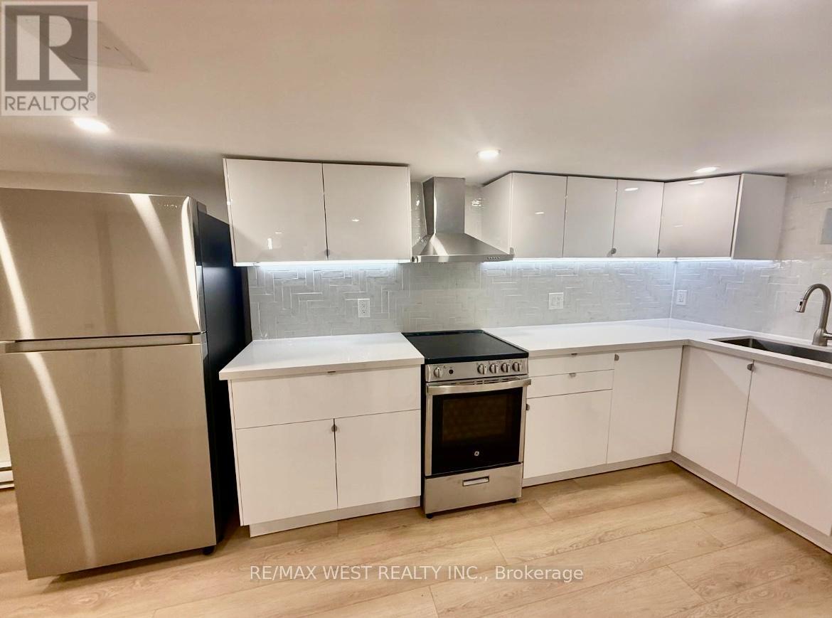 Detached at BSMT - 10 VIMY AVENUE, Toronto