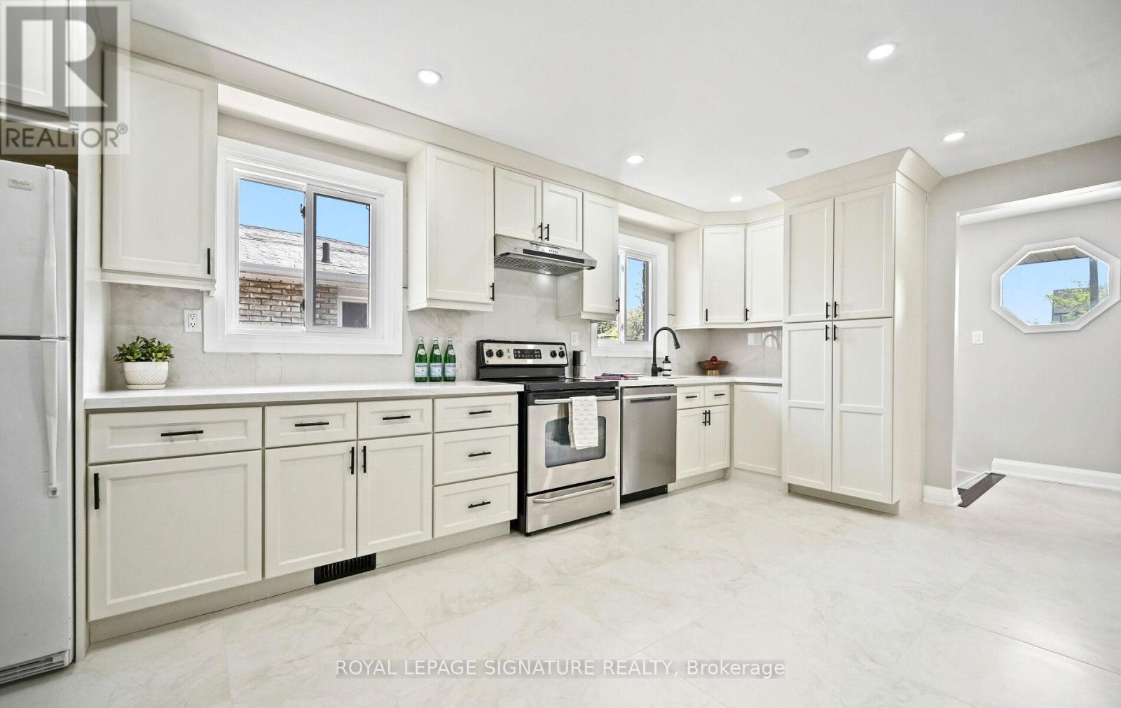 Semi-Detached/Link at 23 ABELL DRIVE, Brampton (Madoc)