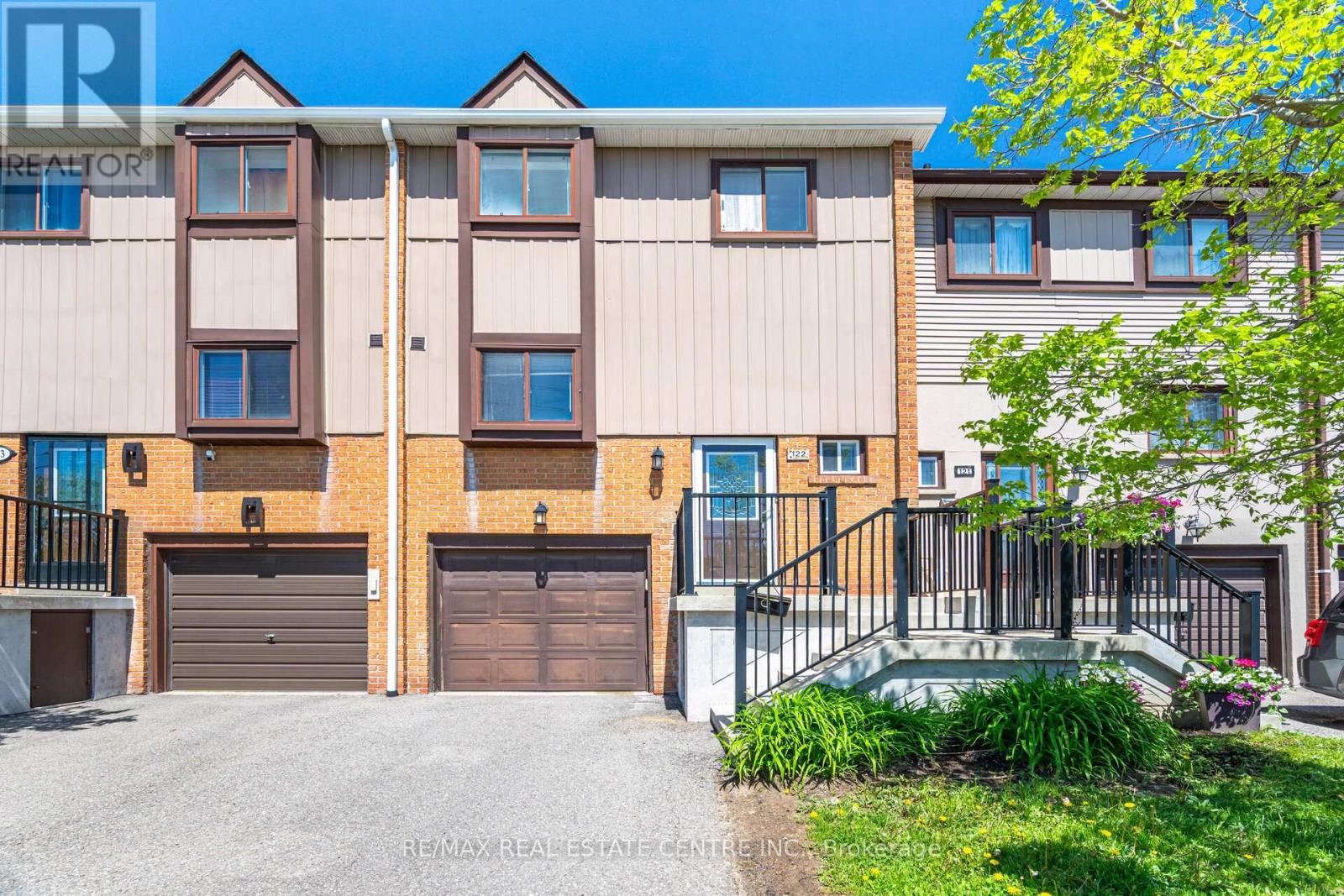 Townhouse at 122 MOREGATE CRESCENT, Brampton