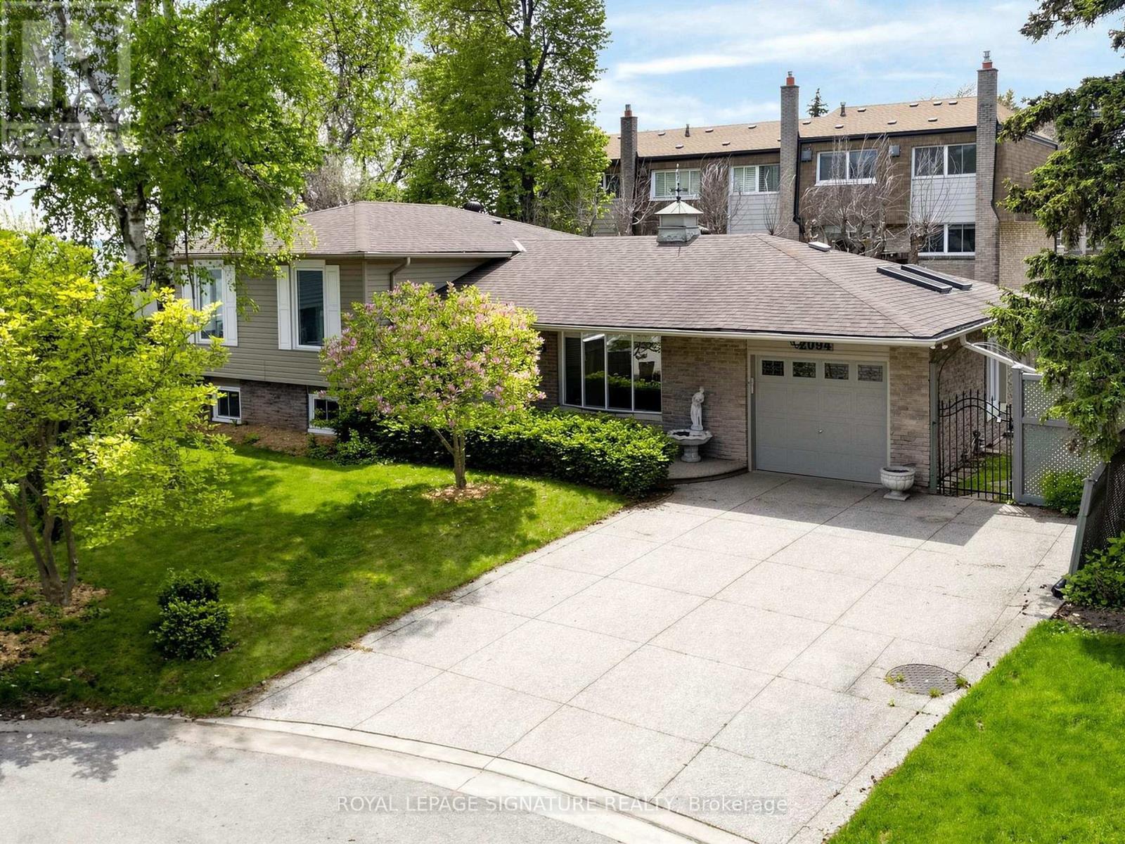 Detached at 2094 WATER'S EDGE DRIVE, Oakville