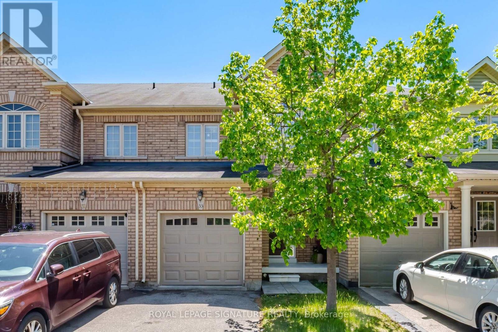 Townhouse at 33 BAY BREEZE DRIVE, Brampton