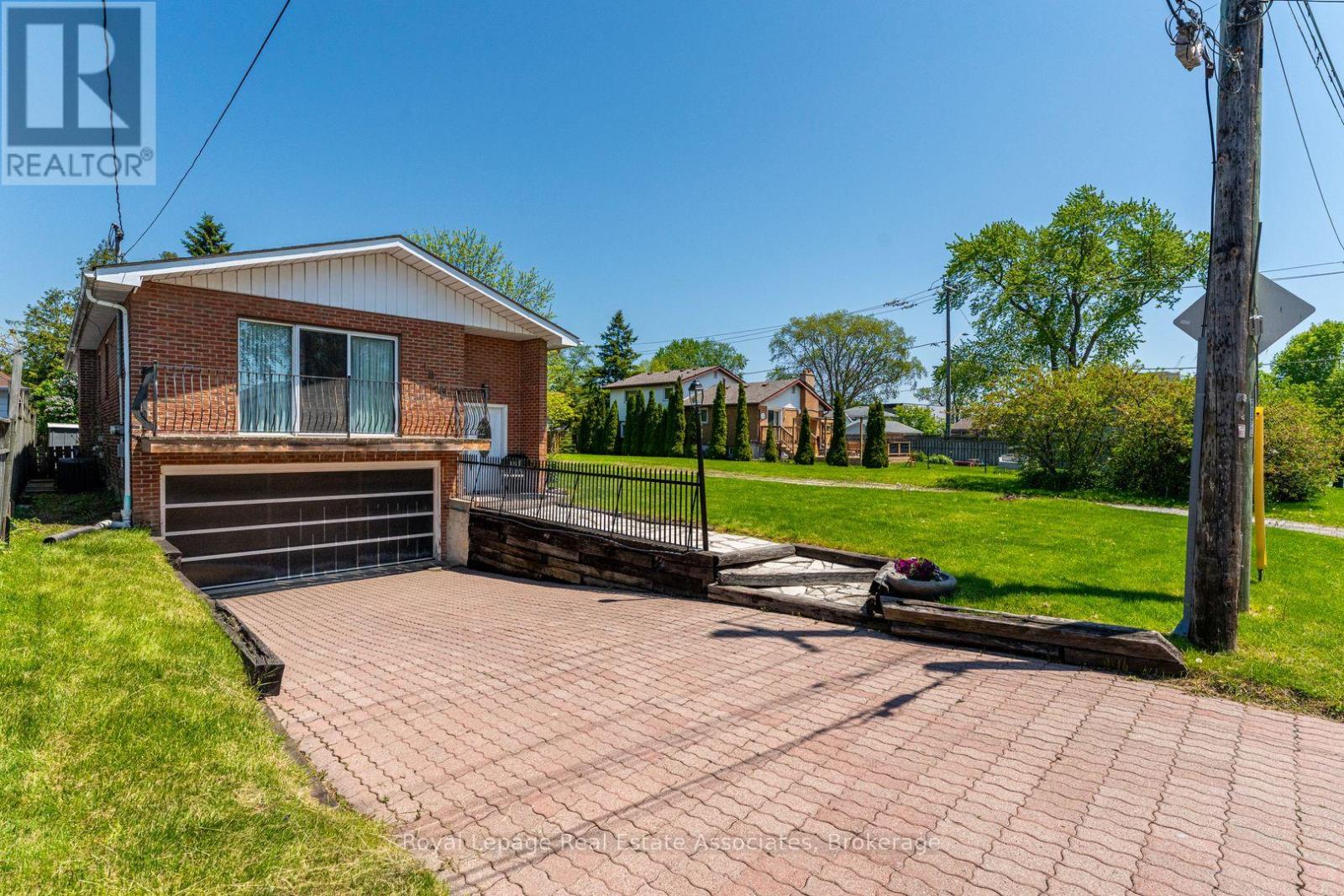 Detached at 1069 ALEXANDRA AVENUE, Mississauga (Lakeview)