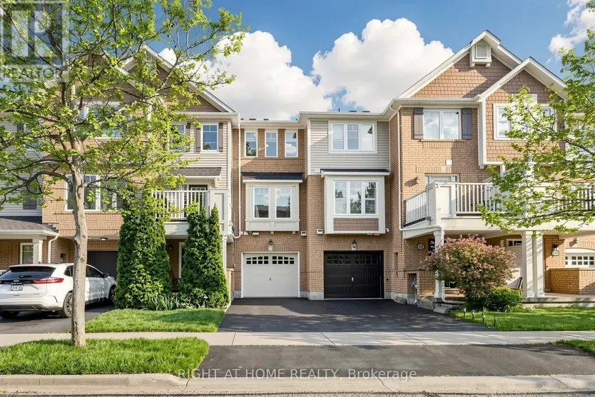 Townhouse at 252 WETENHALL LANDING, Milton