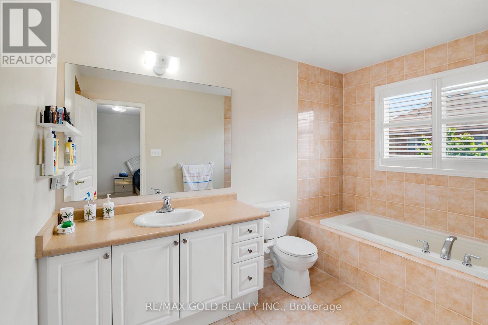 Townhouse at 222 FAIRWOOD CIRCLE, Brampton