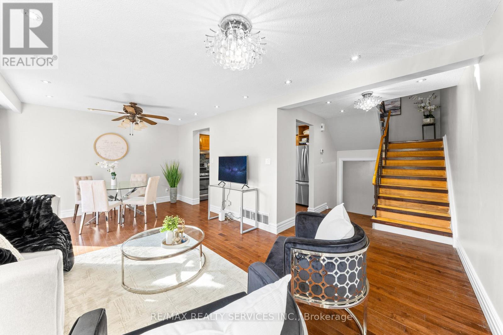 Semi-Detached/Link at 28 KINGSWOOD DRIVE, Brampton