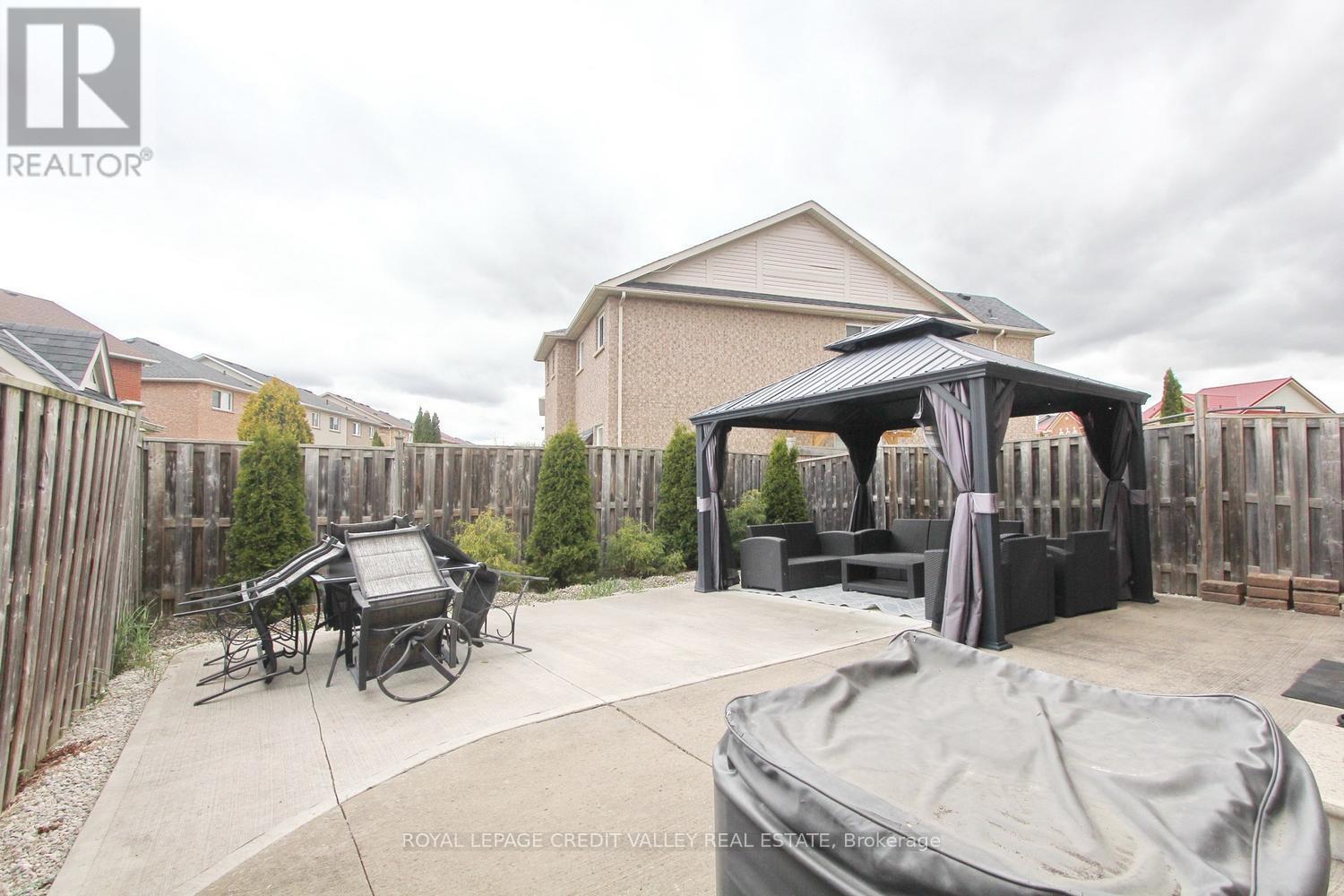 Semi-Detached/Link at 4 KANATA ROAD, Brampton