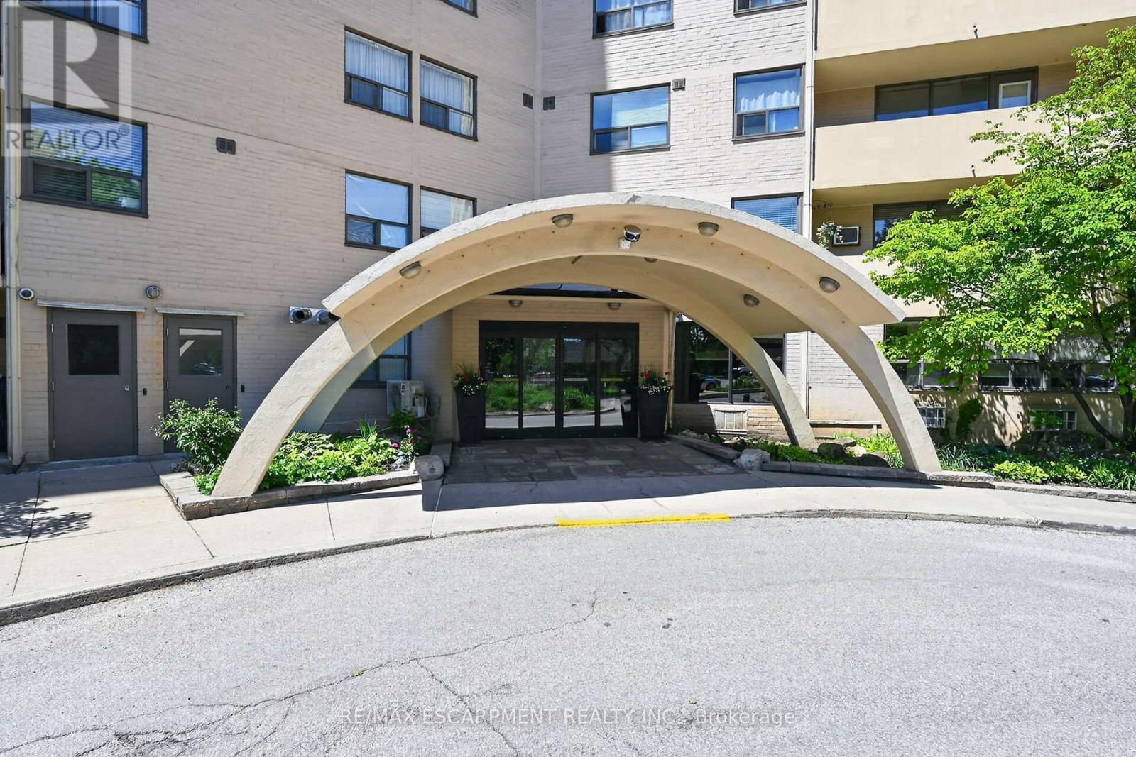 Apartment at 101 - 700 DYNES ROAD, Burlington (Roseland)