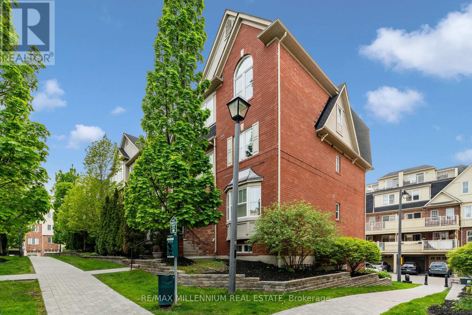 Townhouse at 4 - 774 NEIGHBOURHOOD CIRCLE, Mississauga
