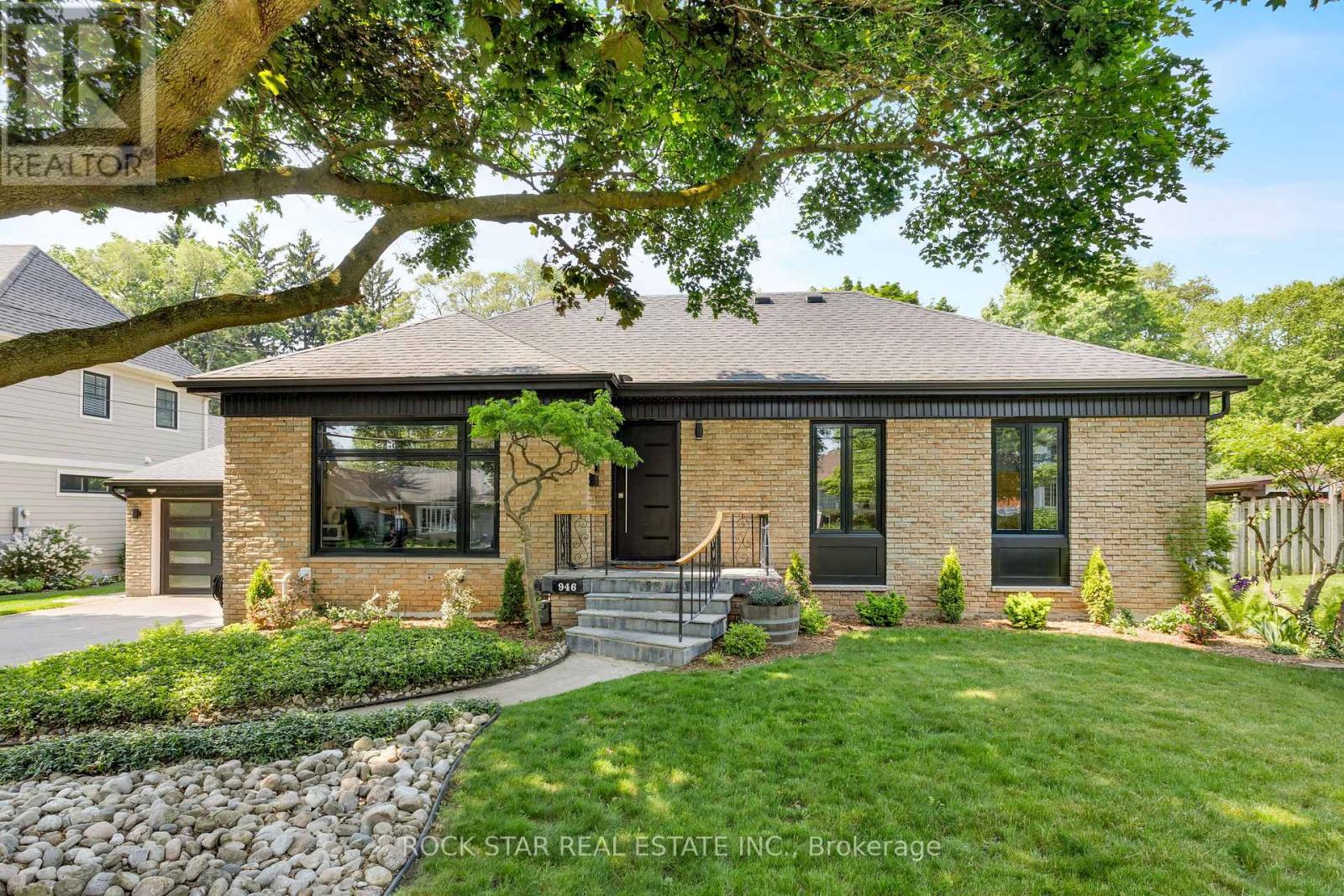 Detached at 946 GLENWOOD AVENUE, Burlington